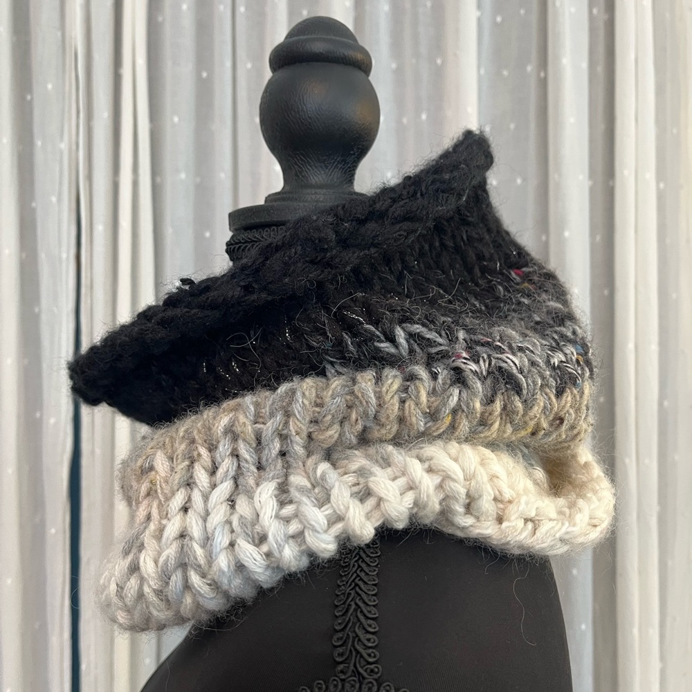 Handmade Chunky Knit Infinity Scarf à la Vintage Sweaters